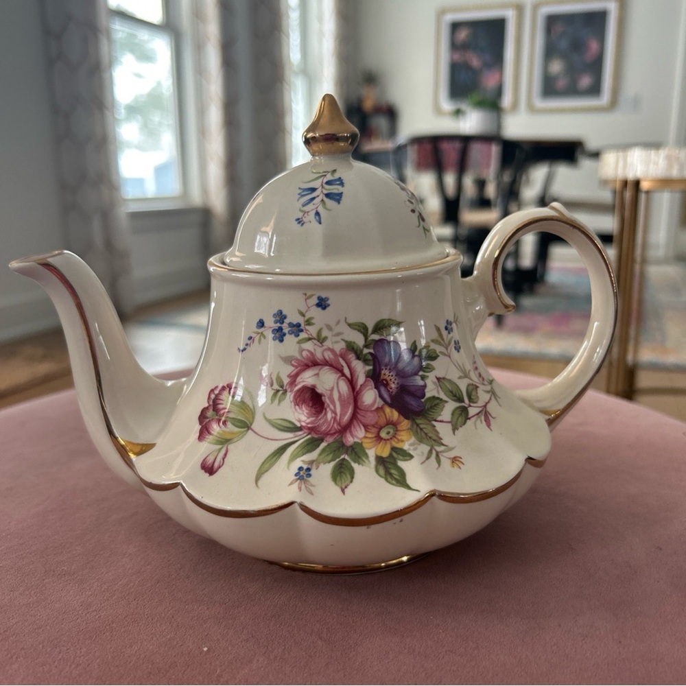 Lovely Vintage Sadler England Carousel Floral rose Bouquet Teapot
